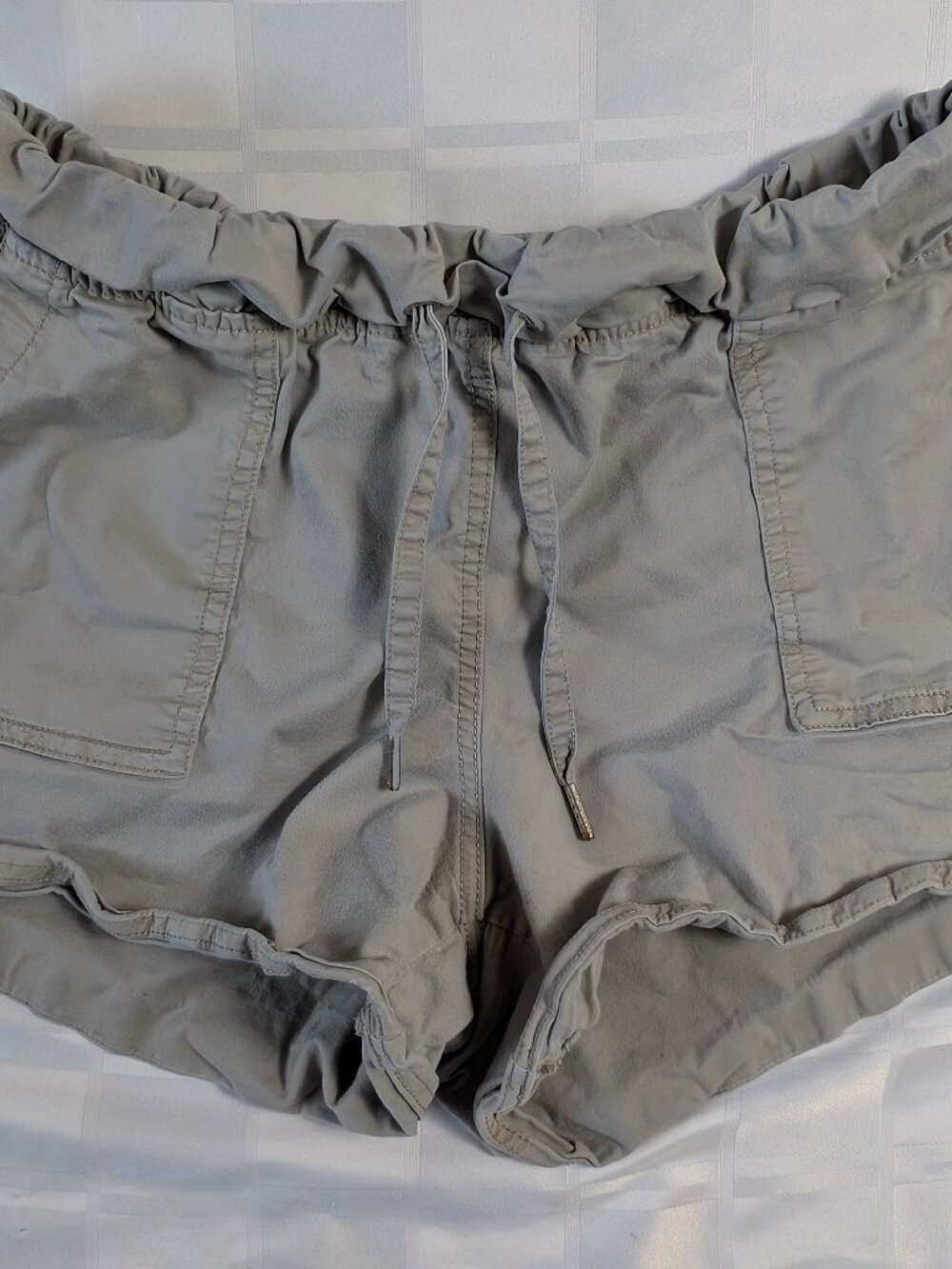 CALVIN KLEIN JEANS WOMEN'S SHORTS SIZE LARGE SUMMER WEAR CARGO STYLE WOMAN'S